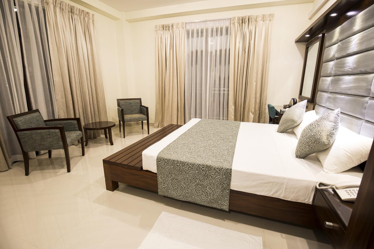 Grand 7 Hotel -Kesbewa Piliyandala Bagian luar foto