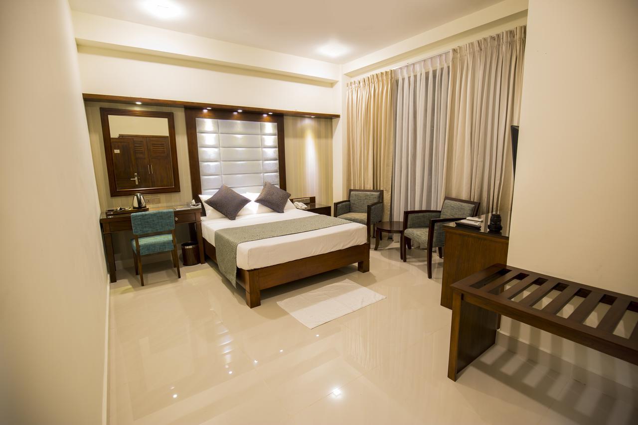 Grand 7 Hotel -Kesbewa Piliyandala Bagian luar foto
