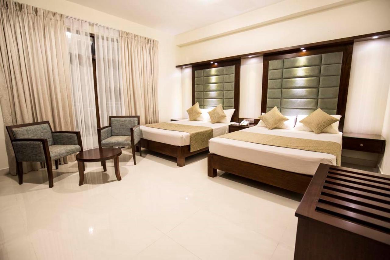 Grand 7 Hotel -Kesbewa Piliyandala Bagian luar foto